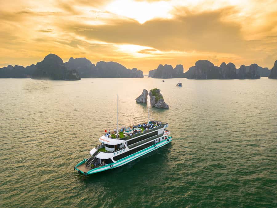 From Hanoi: Ha Long Bay Luxury Day Cruise with Food & Kayak - Key points to know before you book