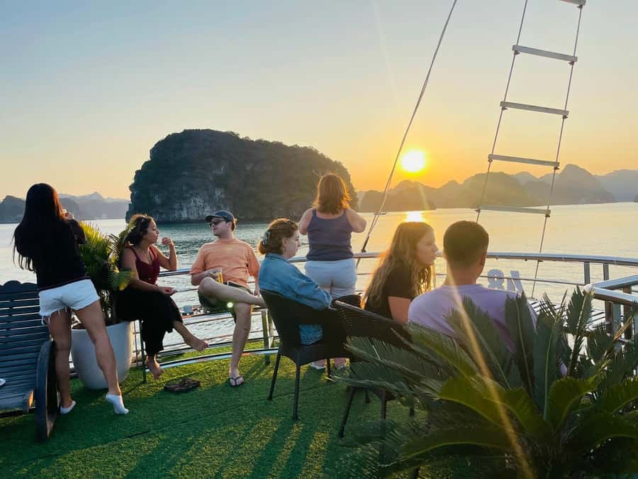 From Hanoi: Ha Long Bay Luxury Day Cruise with Food & Kayak - Guide quality, group size, and the pace of the day