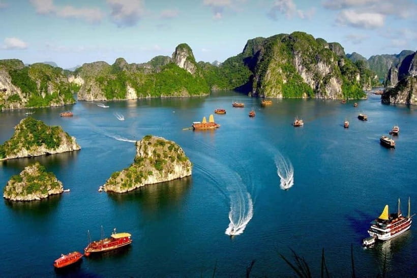 From Hanoi: Halong bay Luxury tour on 5 star cruise - Vietnamese buffet lunch with limestone views