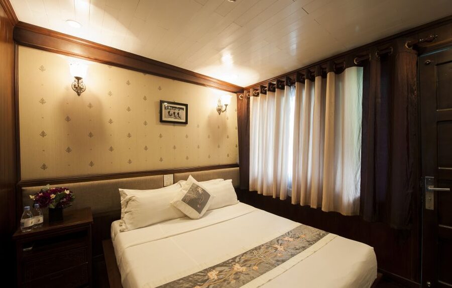 From Hanoi: Halong Explorer 3-Day Deluxe Cruise - Day two: a quieter route to Ba Trai Dao Beach