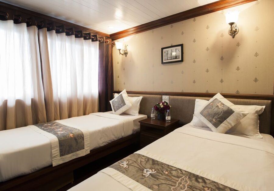 From Hanoi: Halong Explorer 3-Day Deluxe Cruise - The ride from Hanoi to Tuan Chau Marina