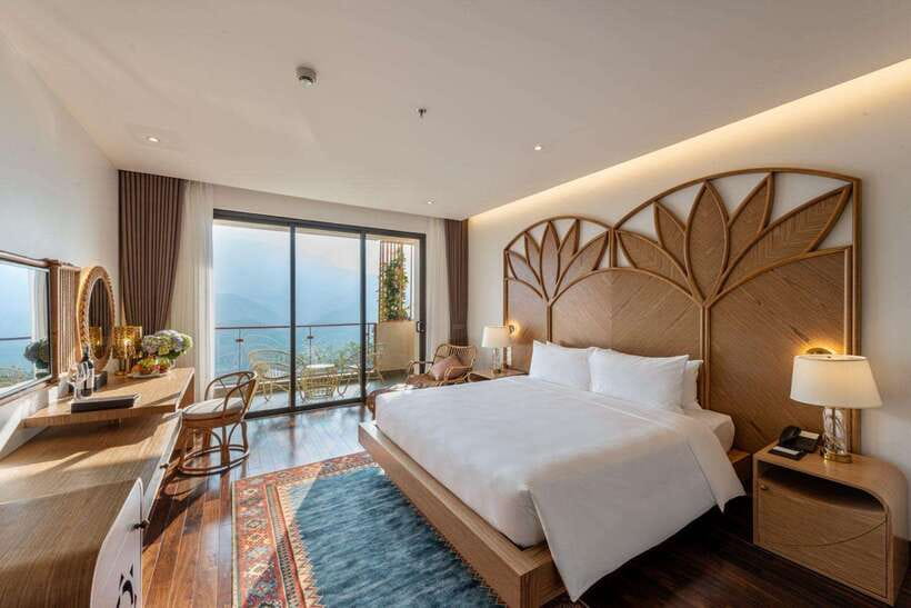 From Hanoi: Premium 2-Day Sapa Adventure with DCAR Limousine - Guides, group size, and the feel of the tour