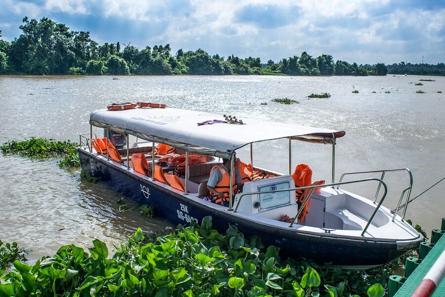 From Ho Chi Minh: Cu Chi Tunnels and VIP Speedboat Tour - What the guides add to the day
