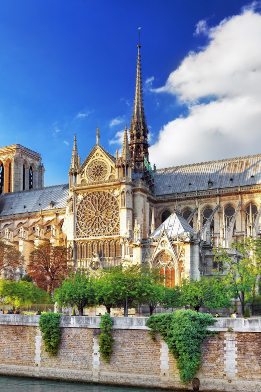 From Le Havre: Deluxe Paris Tour with Seine River Cruise - The guide can make the short Paris visit work