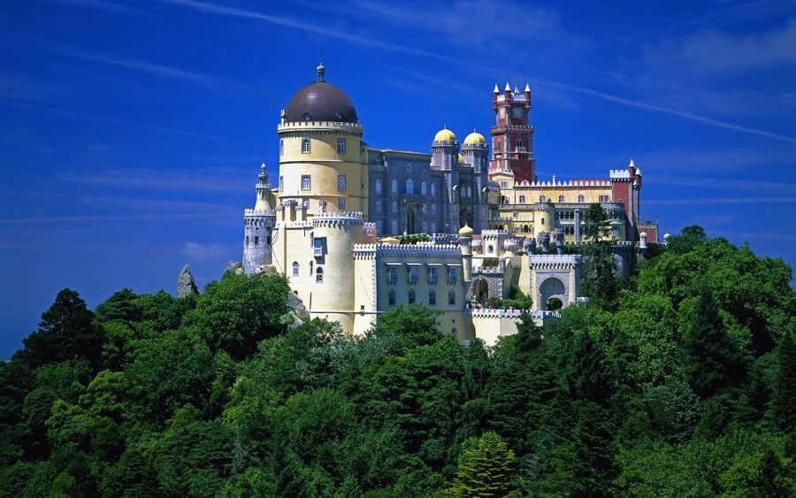 From Lisbon: Sintra and Cascais Deluxe Full-day Private Tour - Cascais: a relaxed coastal hour