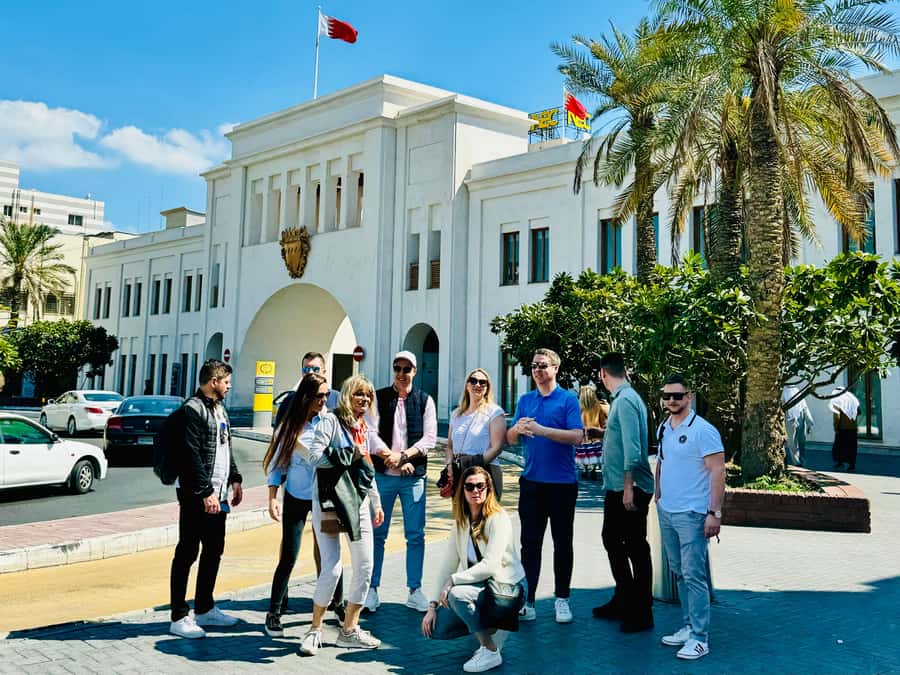 From Manama: Bahrain Guided Trip - Burial mounds and a short stop at Al Safriyah
