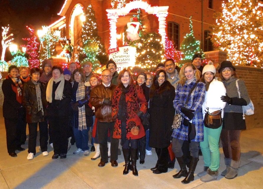 From Manhattan: 4-Hour Christmas Lights Luxury Bus Tour - Manhattan by bus: a moving introduction to New York