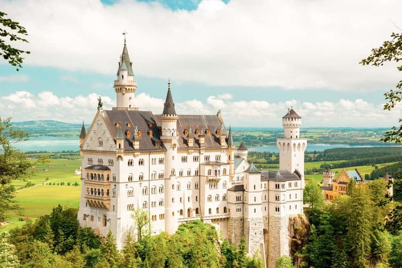 From Munich: Premium Neuschwanstein Castle & Linderhof Tour - Neuschwanstein Castle: the fairy-tale centerpiece