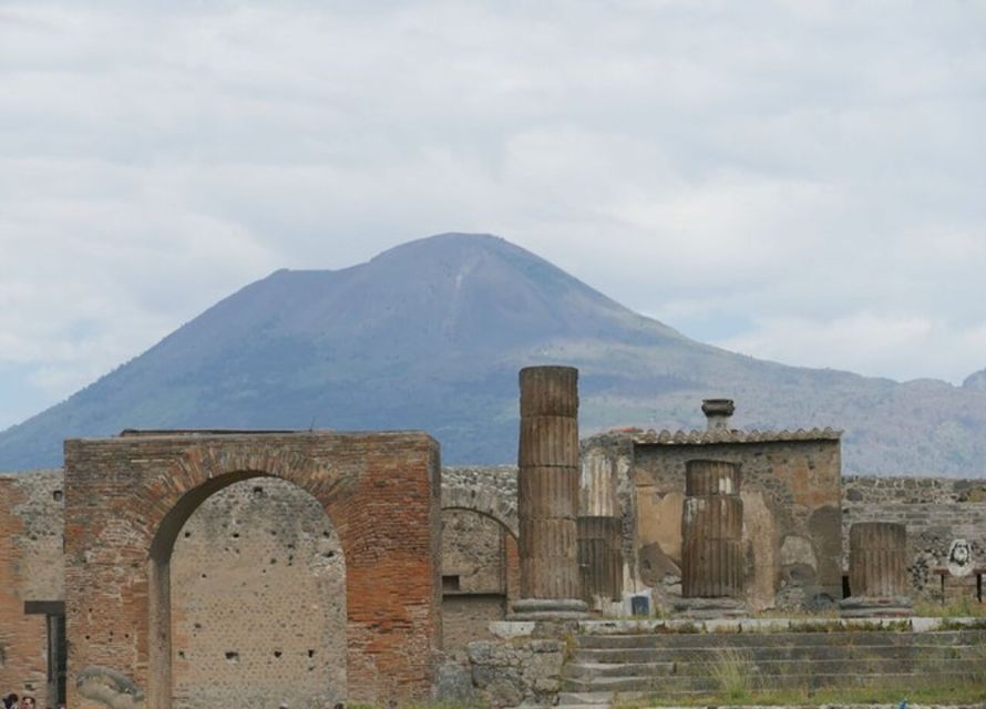 From Naples: Pompeii and Herculaneum VIP Tour with Lunch - Live guide or audio guide?