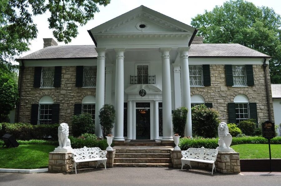 From Nashville: Memphis Tour with Graceland VIP Access - The four-hour ride from Nashville