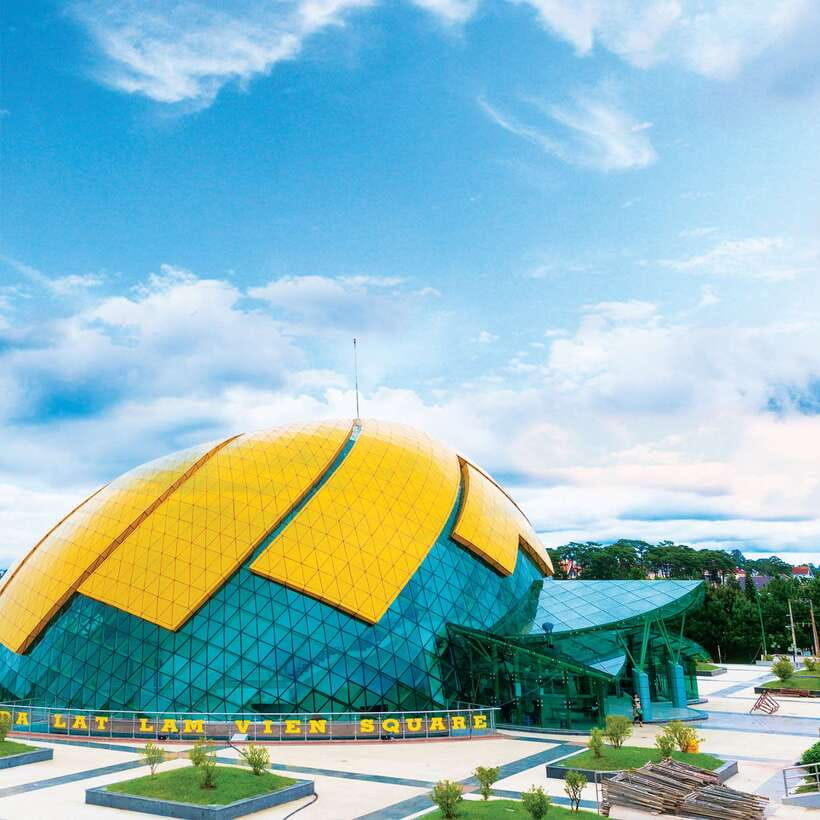 From Nha Trang: Best Seller Top Site Luxury Da Lat City Trip - Tuyen Lam Lake and the final market stop