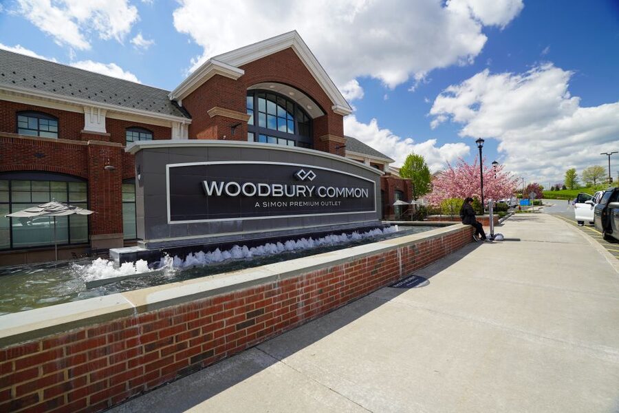 From NYC: Woodbury Common Premium Outlets Shopping Tour - Arriving Before the Stores Open