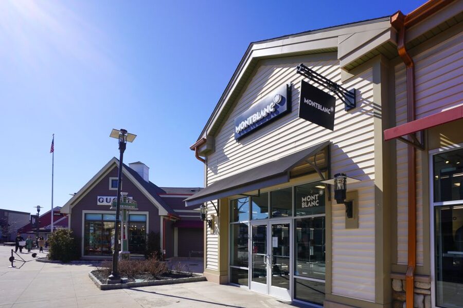 From NYC: Woodbury Common Premium Outlets Shopping Tour - How Much Value Do You Get for $47?