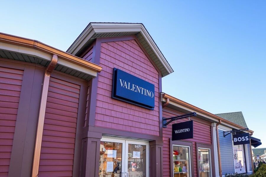 From NYC: Woodbury Common Premium Outlets Shopping Tour - Who Should Book This Shopping Day?