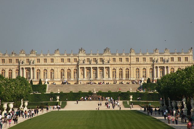 From Paris: Versailles Guided Tour by Deluxe Minibus - Free time in the formal gardens