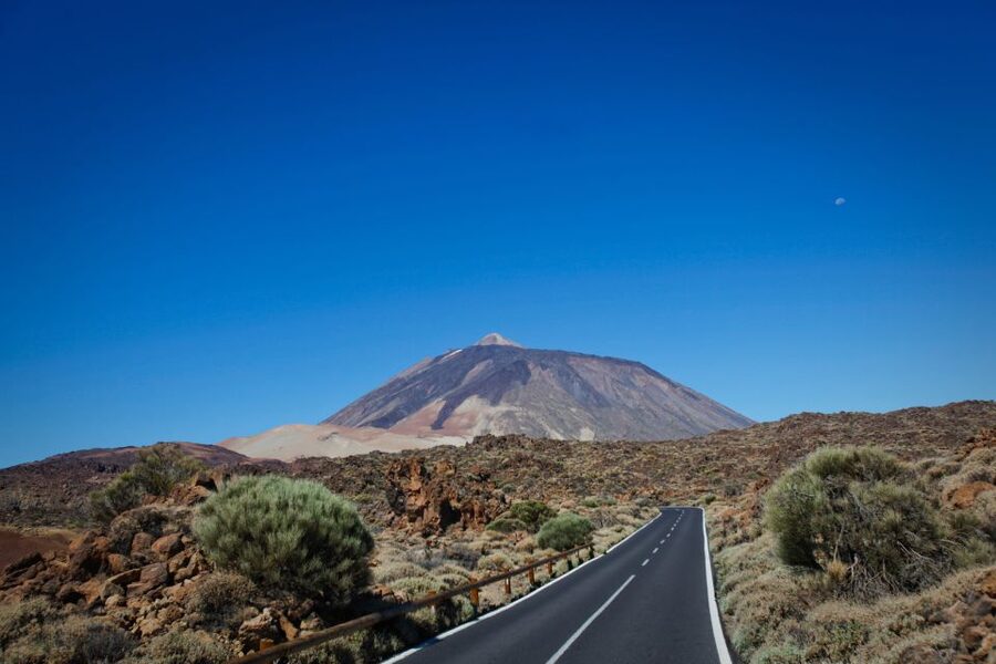 From Puerto de la Cruz: Teide and Masca VIP Tour - Lunch and the rhythm of the day