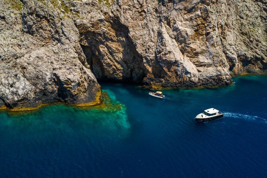 From Split: Blue Cave and Hvar Guided Tour by Luxury Boat - One hour at Budikovac Blue Lagoon