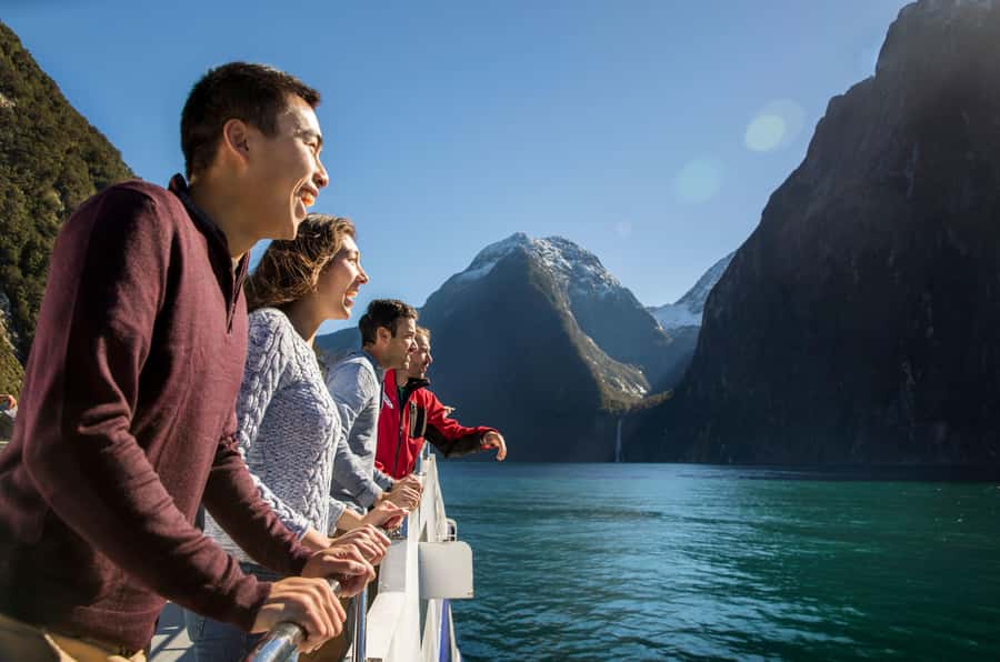 From Te Anau: Milford Sound Premium Bus Tour and Cruise - Lunch choices and what to pack