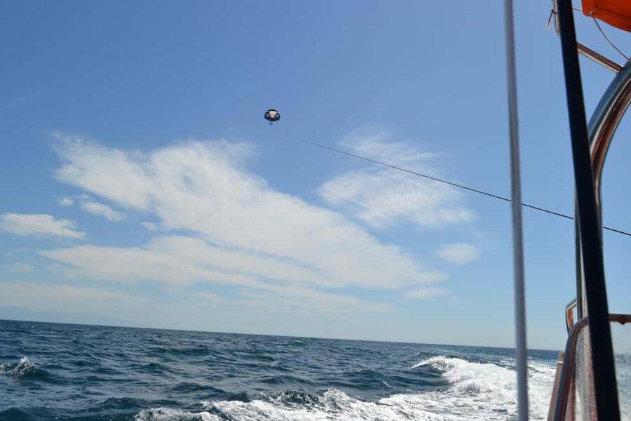 Fuengirola: Deluxe Parasailing Flight from Fuengirola Port - Landing back on the winch boat