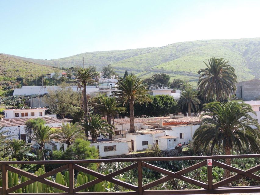 Fuerteventura: Island Highlights Guided VIP Sightseeing Tour - Las Peñitas and the smaller viewpoints add texture