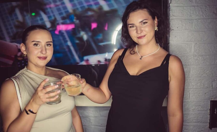Fun explorers pub Crawl with 1 hour open bar and 3 VIP clubs - Key things to know before you book