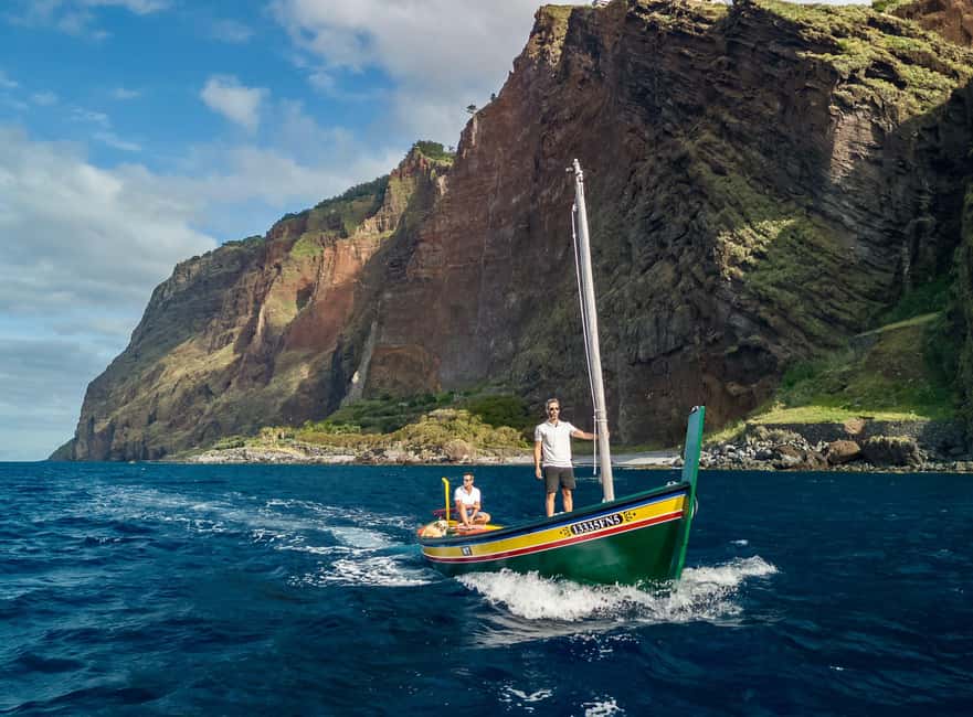 Funchal: Exclusive tour on a traditional Xavelha boat - From Funchal Marina to Câmara de Lobos