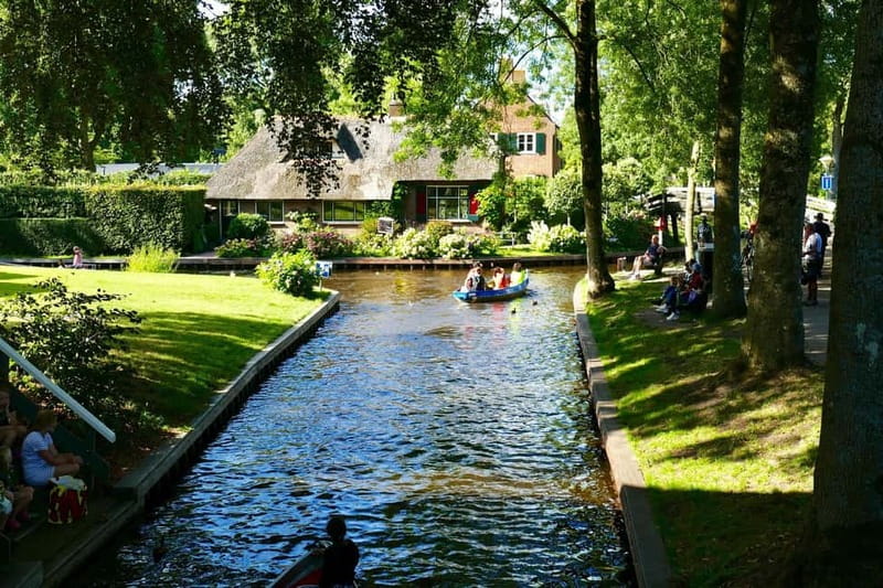 Giethoorn : Luxury Private open boat tour with local captain - Why Giethoorn makes more sense from a boat