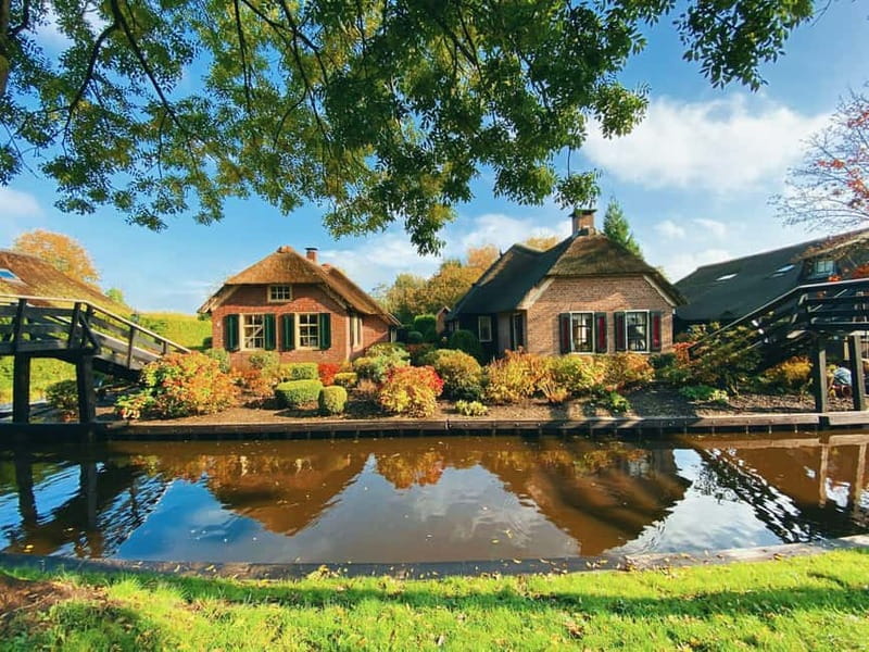 Giethoorn : Luxury Private open boat tour with local captain - Starting at Zuiderpad 14A