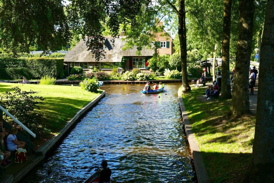 Giethoorn : Luxury Private open boat tour with local captain - Who will enjoy this boat tour most