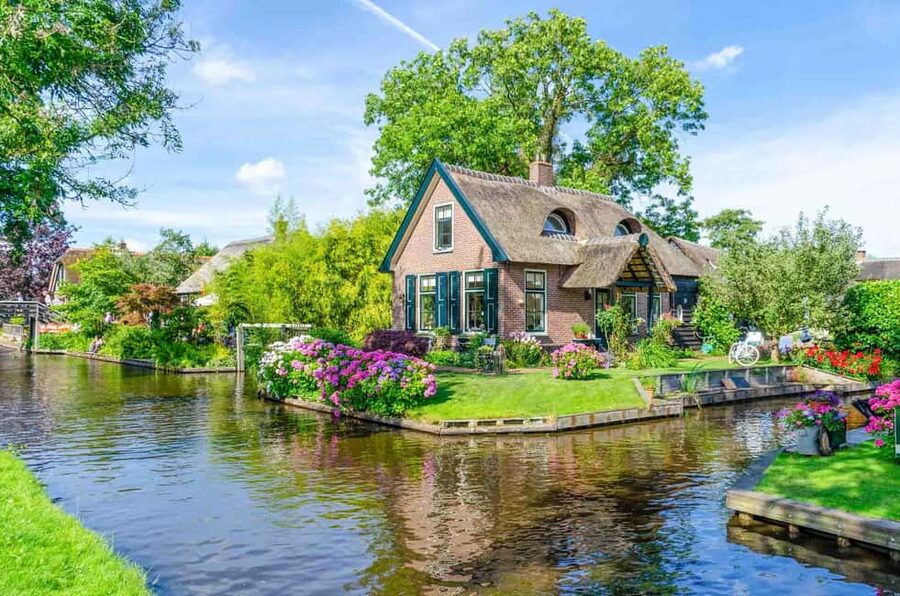 Giethoorn : Luxury Private open boat tour with local captain - Settling into the new open boat