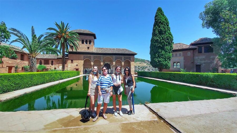Granada: Full Alhambra Premium Guided Tour with Tickets - El Partal and the transition from palace to garden