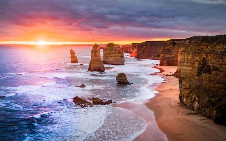 Great Ocean Road Reverse Tour London Bridge Wildlife - Loch Ard Gorge connects dramatic scenery with a human story