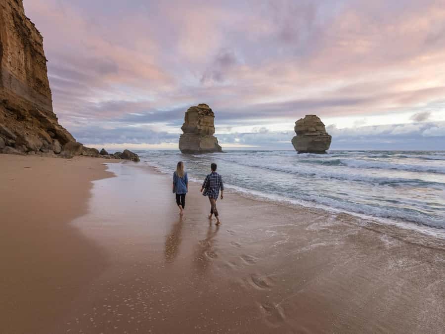 Great Ocean Road Tour PRIVATE LUXURY-FREE entry,hotel pickup - Loch Ard Gorge tells a darker story