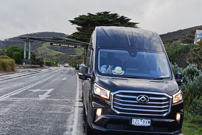 Great Ocean Road Tour Reverse –SML GRP-DLUX Mini Bus Hotel Pickup - Memorial Arch and Anglesea show the road’s eastern side