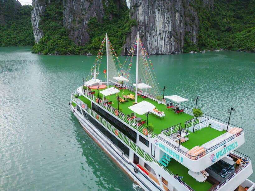 Ha Long Bay Deluxe Cruise & kayaking - 1 Day - TiTop Island for swimming and a wide bay view