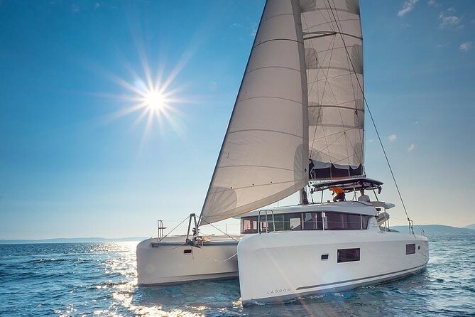 Half Day Tour on a Luxury Catamaran on Madeira Island - Setting out from Funchal’s Praça do Povo