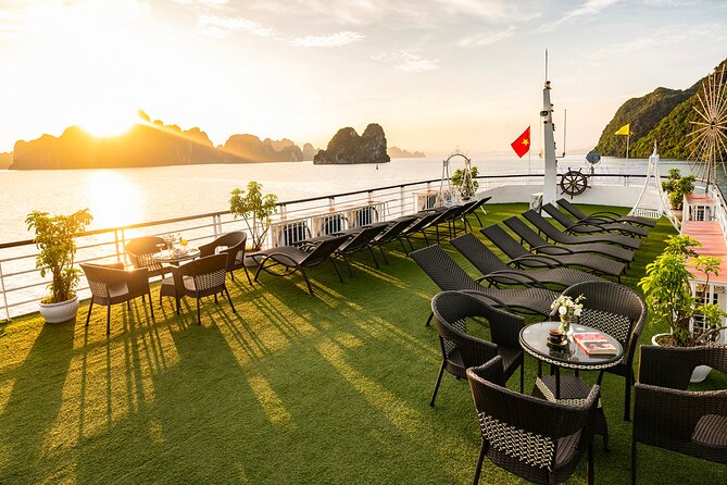 Halong bay 5star Cruise Day Trip: Buffet lunch & Limousine bus - A seafood lunch with karst islands outside the window