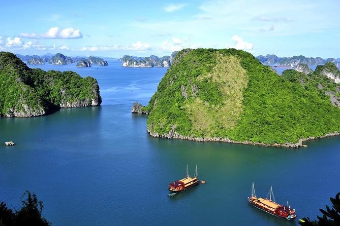 Halong Bay Full Day with Kayaking, Hiking viewpoint, Cave - Deluxe To Luxury - Kayaking or a bamboo boat through the bay