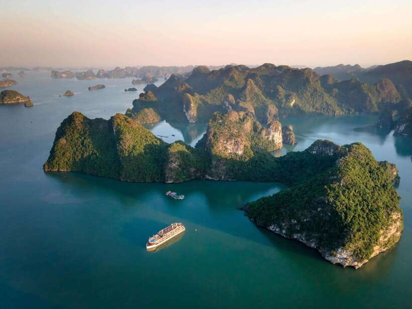 Halong Bay Luxury Cruise: Kayak&Swim,Cave, Party BEST SELLER - Key points at a glance