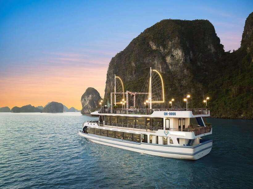 Halong Bay Luxury Cruise: Kayak&Swim,Cave, Party BEST SELLER - Who should book this cruise