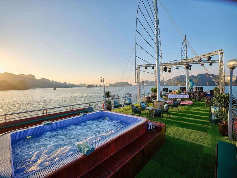 Halong Bay Luxury Cruise: Kayak&Swim,Cave, Party BEST SELLER - Luon Cave by kayak or bamboo boat