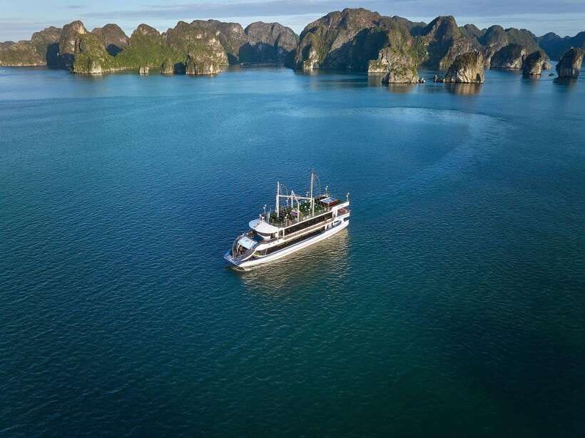 Halong Bay Luxury Cruise: Kayak&Swim,Cave, Party BEST SELLER - Titov Island, beach or viewpoint
