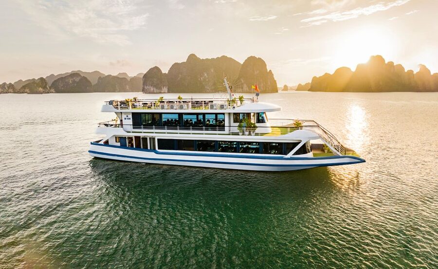 Halong Bay Luxury Cruise with Kayaking & Lunch Buffet - Key points at a glance