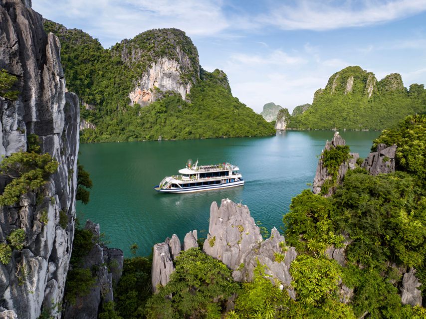 Halong Bay Luxury Cruise with Kayaking & Lunch Buffet - The guide and schedule deserve attention