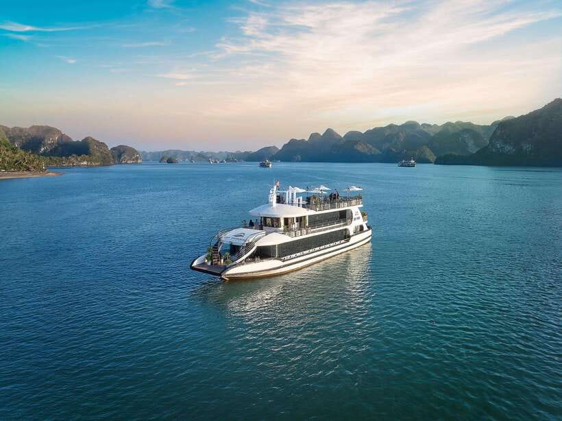 Halong Bay: Luxury Day Cruise with Buffet, Kayak, Swim - Buffet lunch among the limestone islands