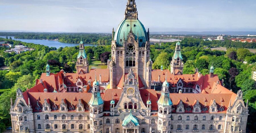 Hannover: New Town Hall exclusive Guided Walking Tour - Key points at a glance