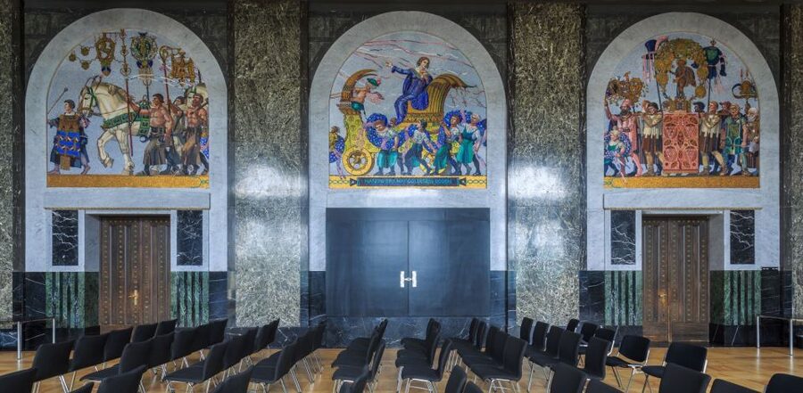 Hannover: New Town Hall exclusive Guided Walking Tour - What the German-language guide adds