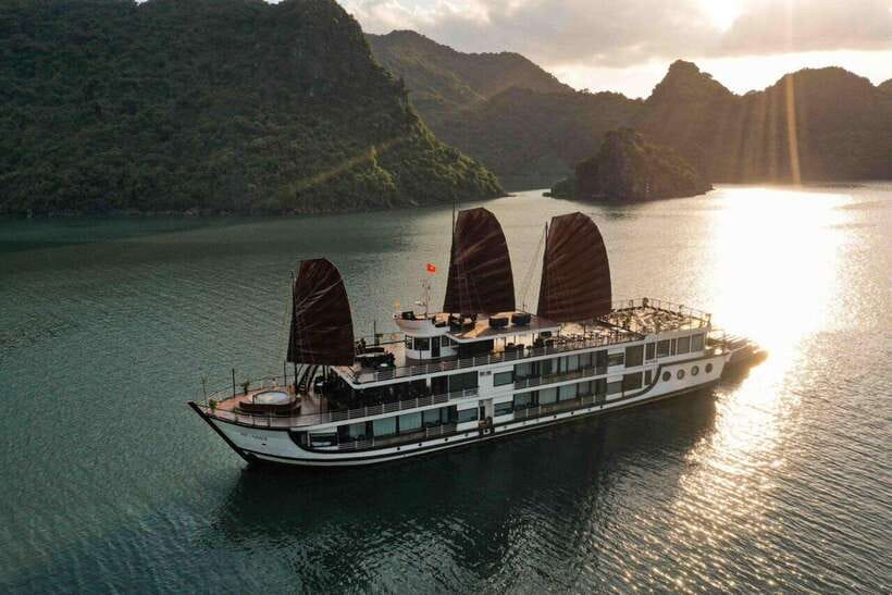 Hanoi: 2D1N Ha Long Bay, Lan Ha Bay by Amanda Luxury Cruise - Sunset drinks and a hands-on cooking class