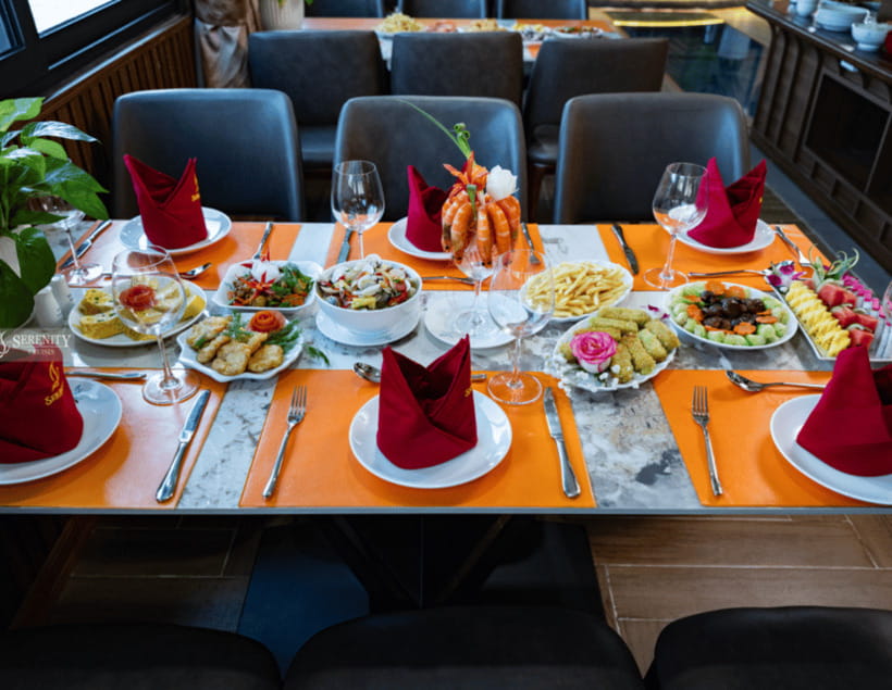 Hanoi: Cat Ba, Lan Ha & Ha Long Bay Luxury Cruise with Lunch - Lunch with seafood and Vietnamese dishes