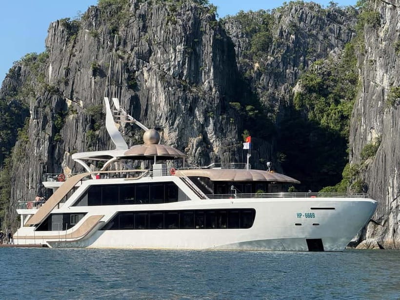 Hanoi: Cat Ba, Lan Ha & Ha Long Bay Luxury Cruise with Lunch - The early road to Cat Ba